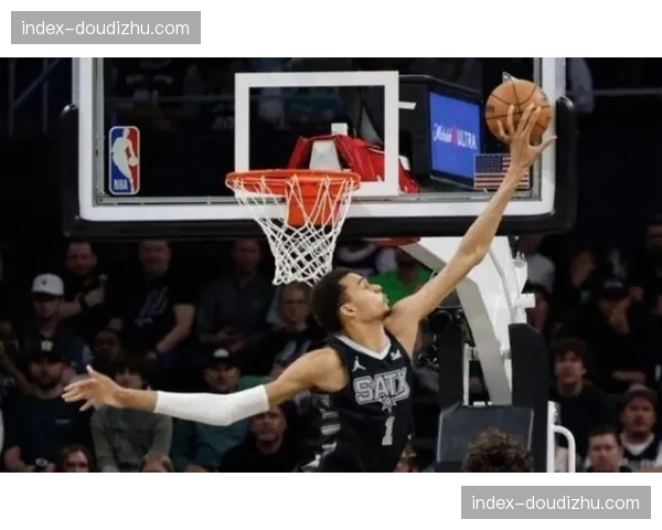 文班亚马攻防两端作用凸显 马刺赛季三杀雷霆 文班亚马攻防两端作用凸显 马刺赛季三杀雷霆