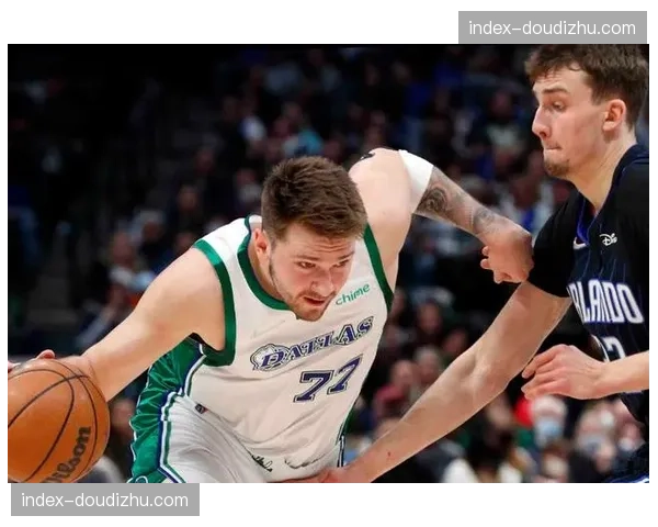 独行侠残阵崩盘战术解析 戴维斯伤停期间防守效率下降18% 独行侠残阵崩盘战术解析 戴维斯伤停期间防守效率下降18%